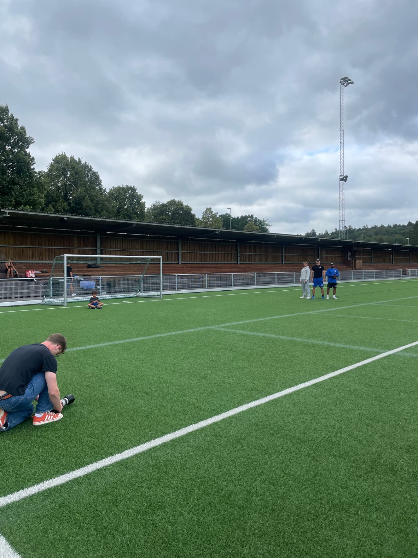 Bakom kulisserna vid fotograferingen på planen